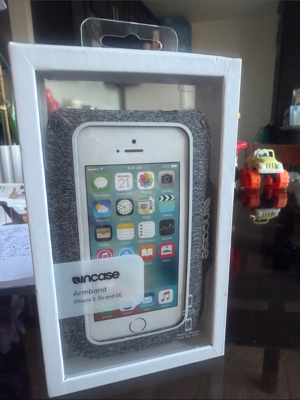 Incase Gray Fabric Armband Case for iPhone 5/5s/SE
